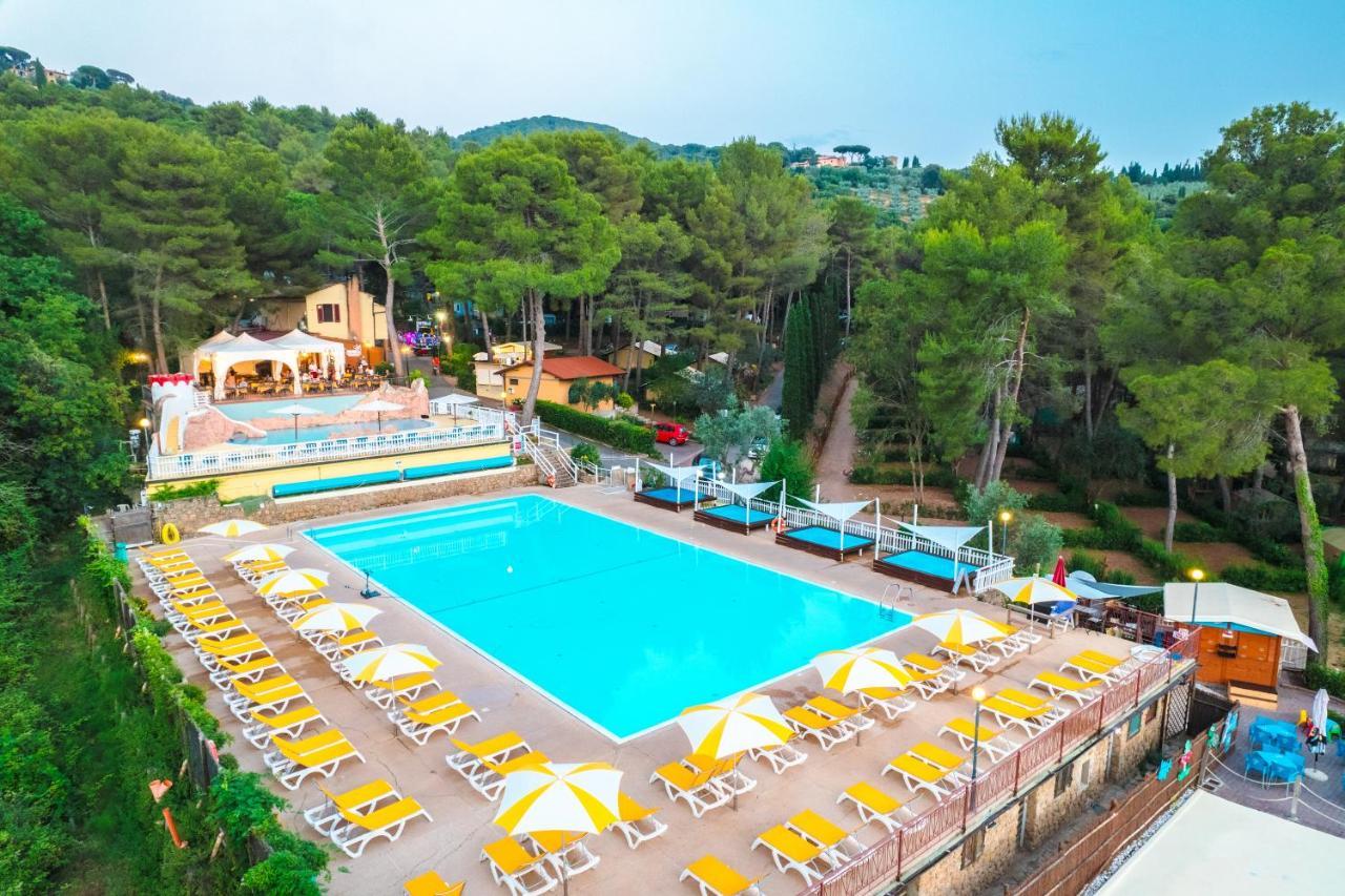 Le Pianacce Camping Village カスタニェート・カルドゥッチ エクステリア 写真